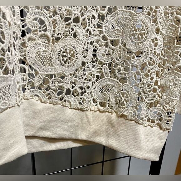 Lane Bryant plus size women’s cream flowered sweater - Picture 8 of 9